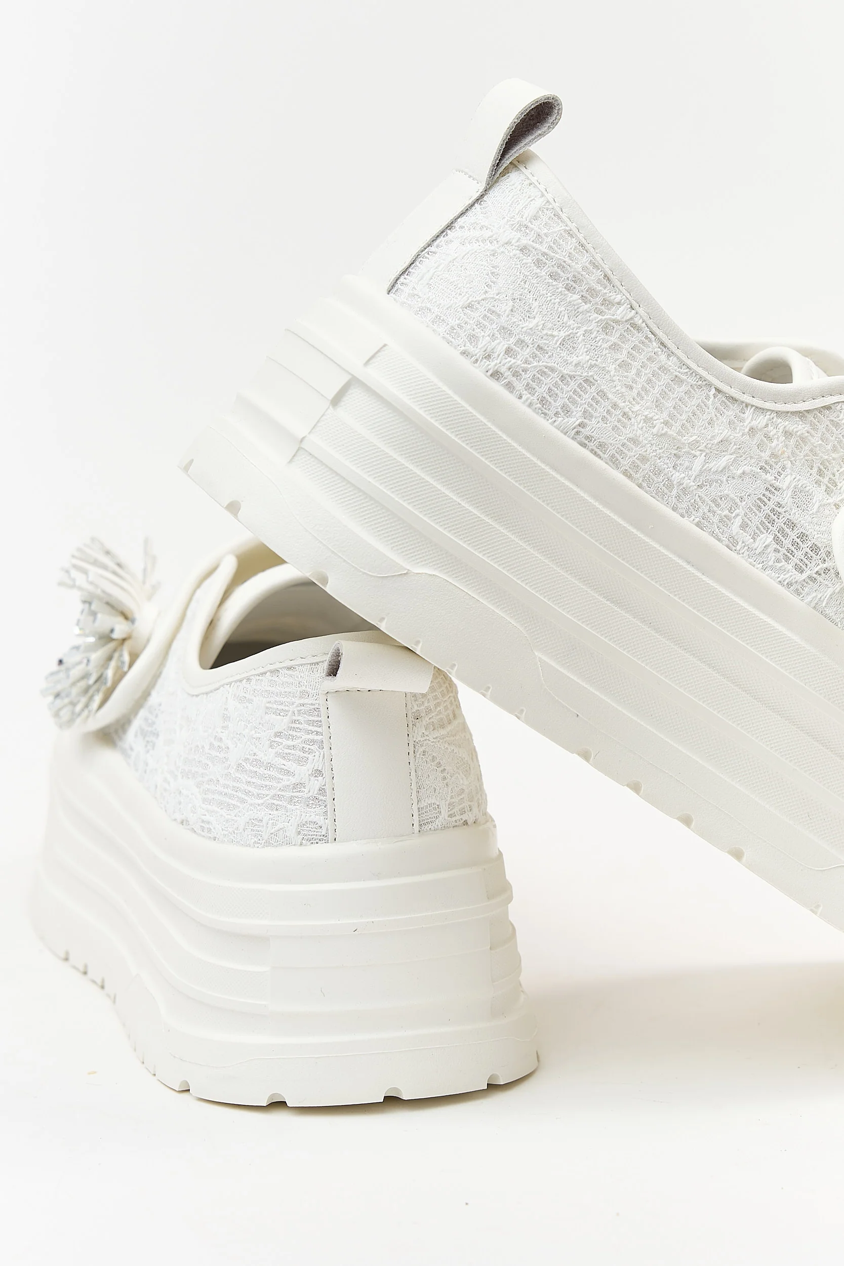 Curla White - Image 5