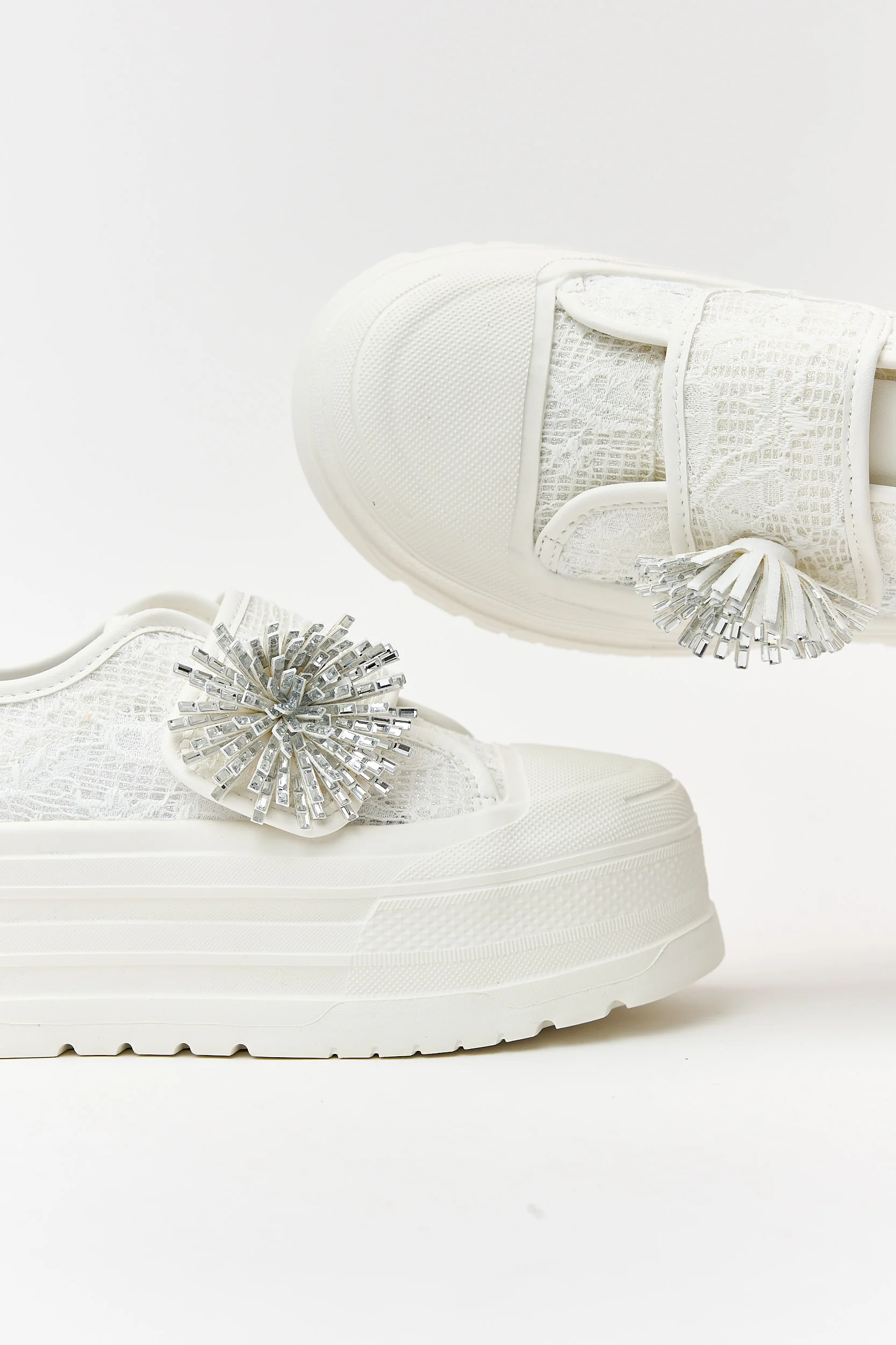 Curla White - Image 6