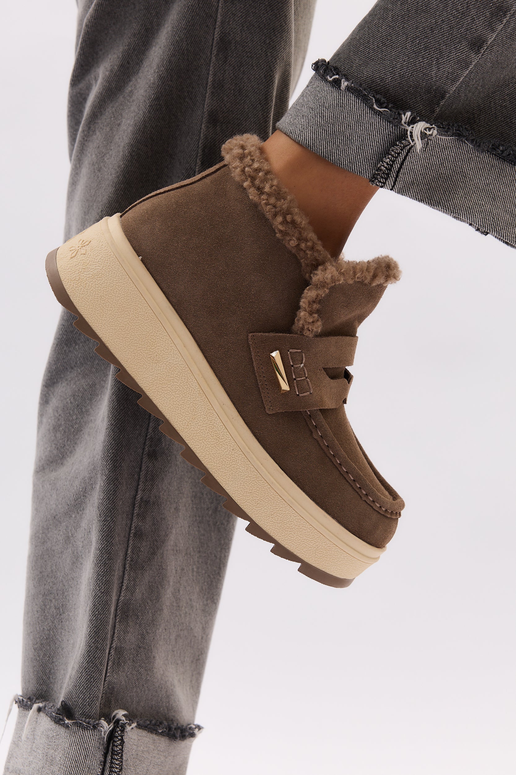 Lumira Brown - Image 11
