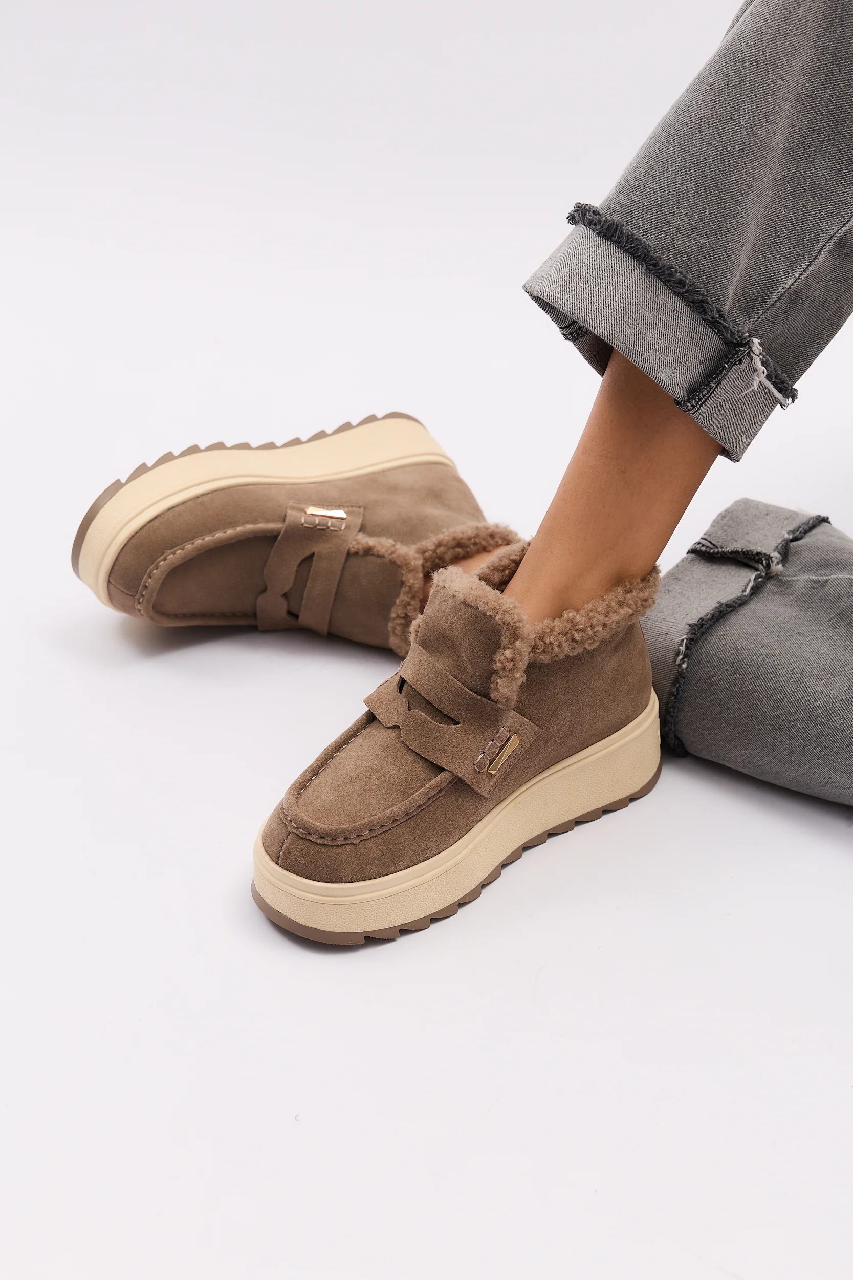 Lumira Brown - Image 13